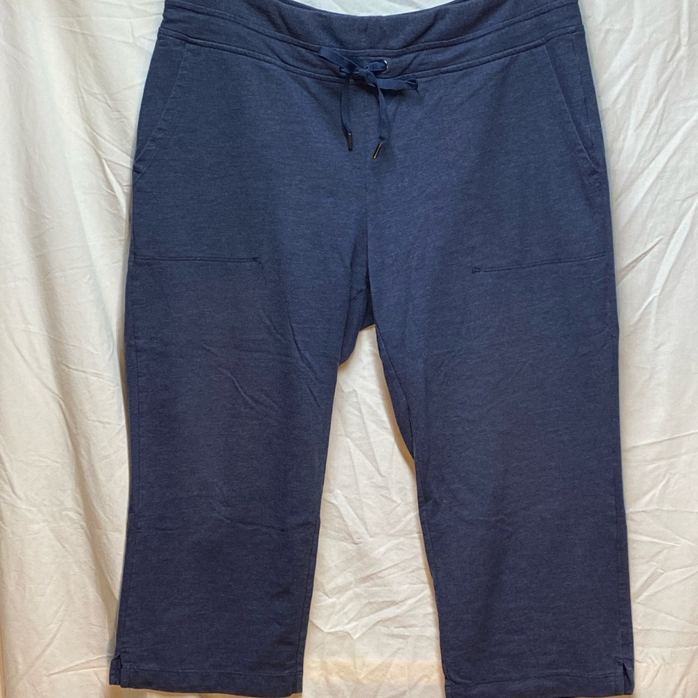 Light Weight, Cropped Sweatpants with Pockets!